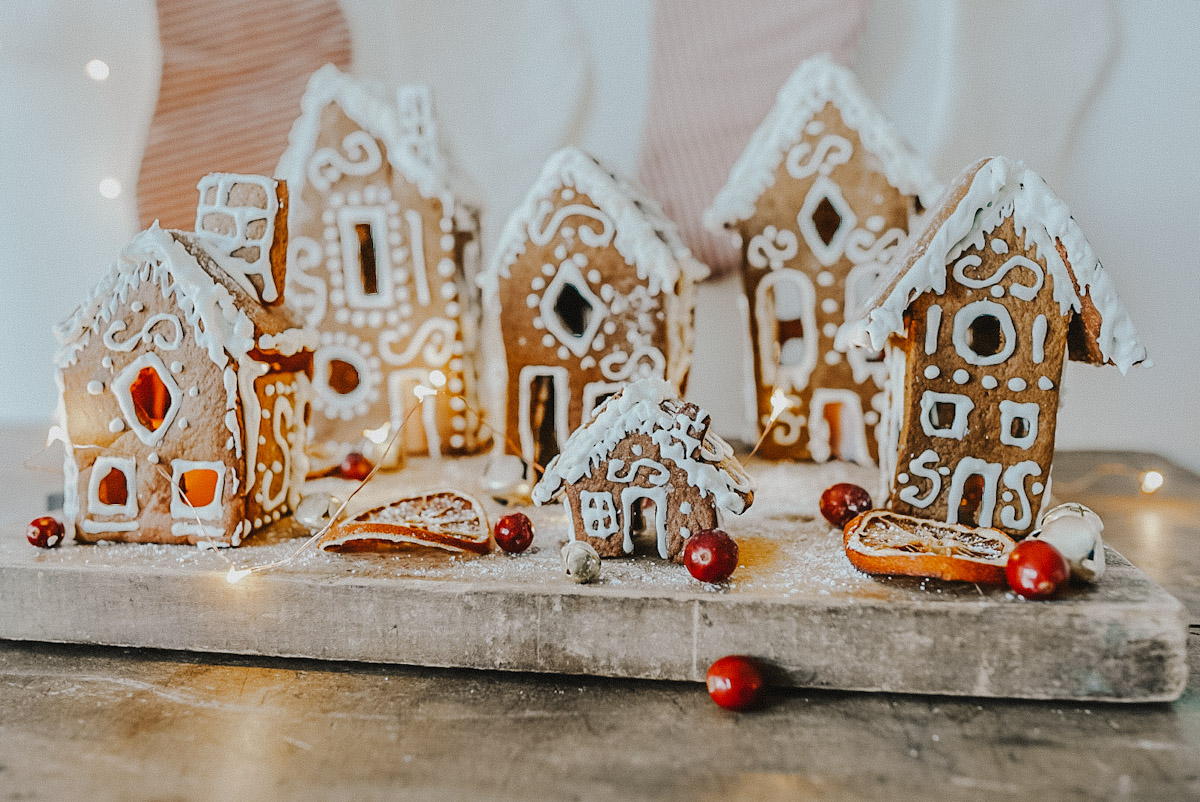 how to make a homemade gingerbread village (free printable) | b